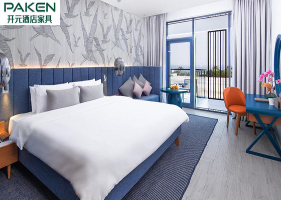 Гостиничный номер медового месяца среднеземноморских мебелей спальни гостиницы стиля романтичный
